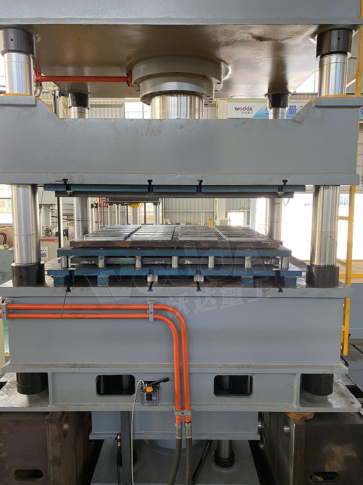 400噸拉伸機（工(gōng)作台及液壓墊(niàn)）