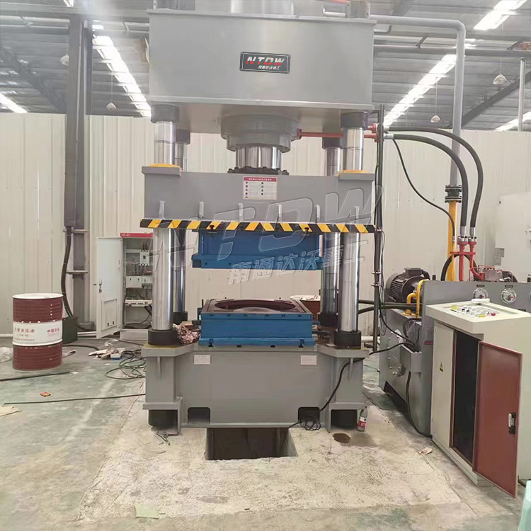 400噸不(bu)鏽鋼水箱(xiāng)拉伸液壓(ya)機