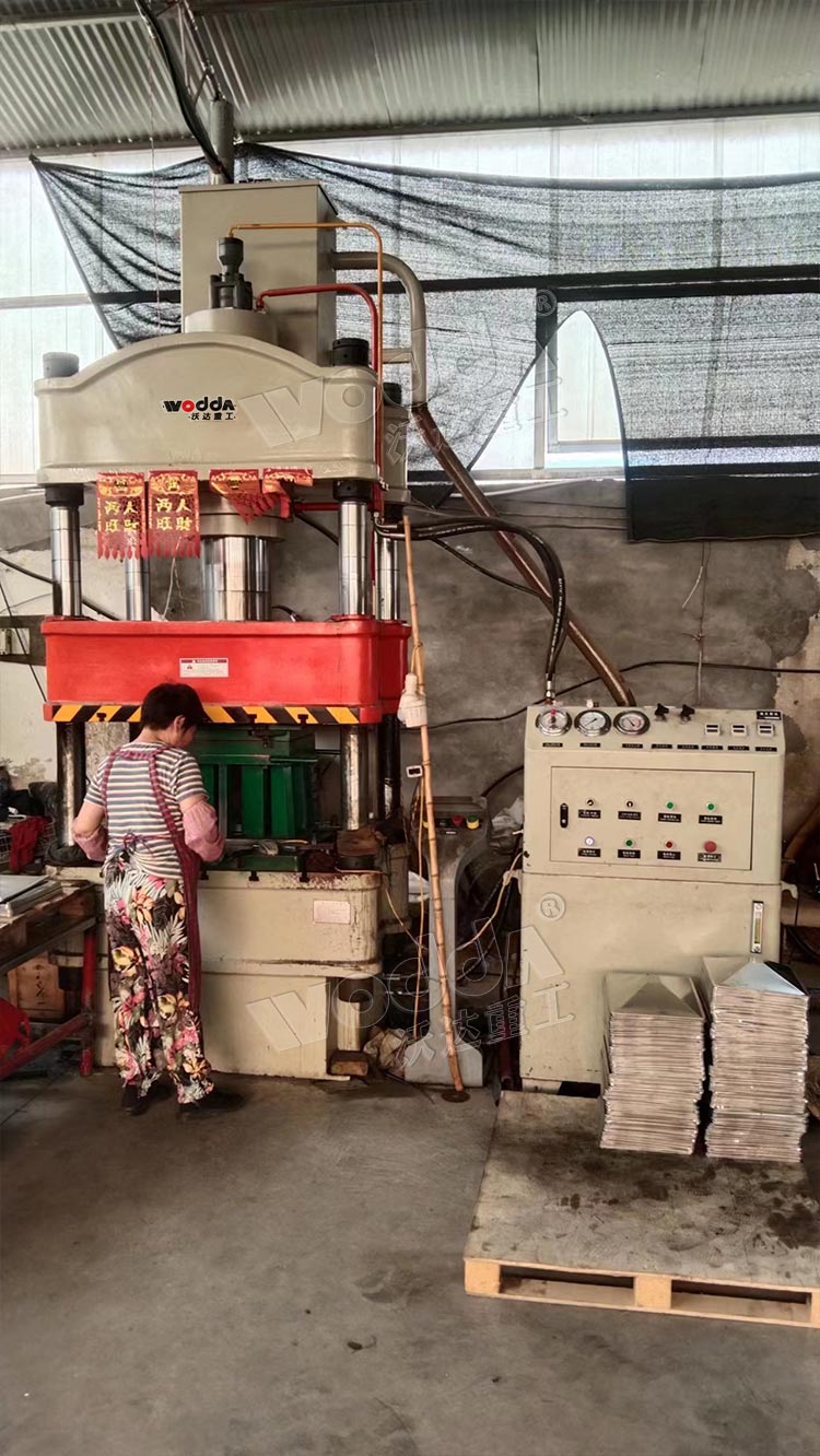 下頂缸(gāng)式200噸拉伸機