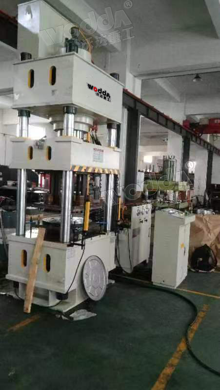 拉伸消防水(shui)帶纏繞機側(ce)闆壓力機