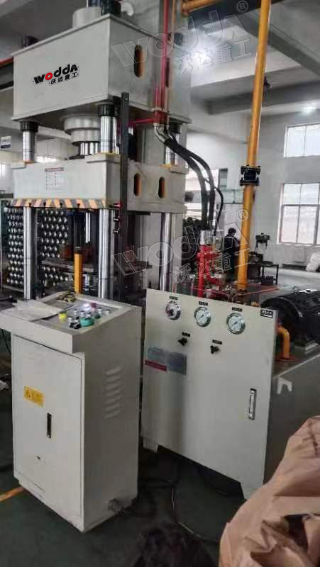 315噸四柱拉伸(shēn)液壓機