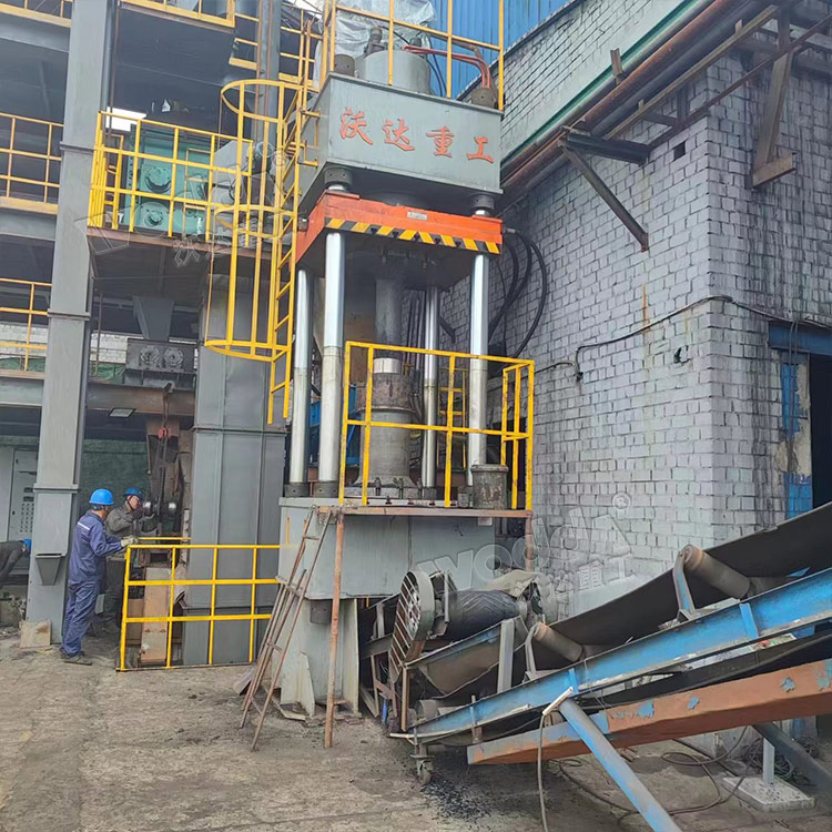 630噸全自(zi)動粉末液壓機(jī)