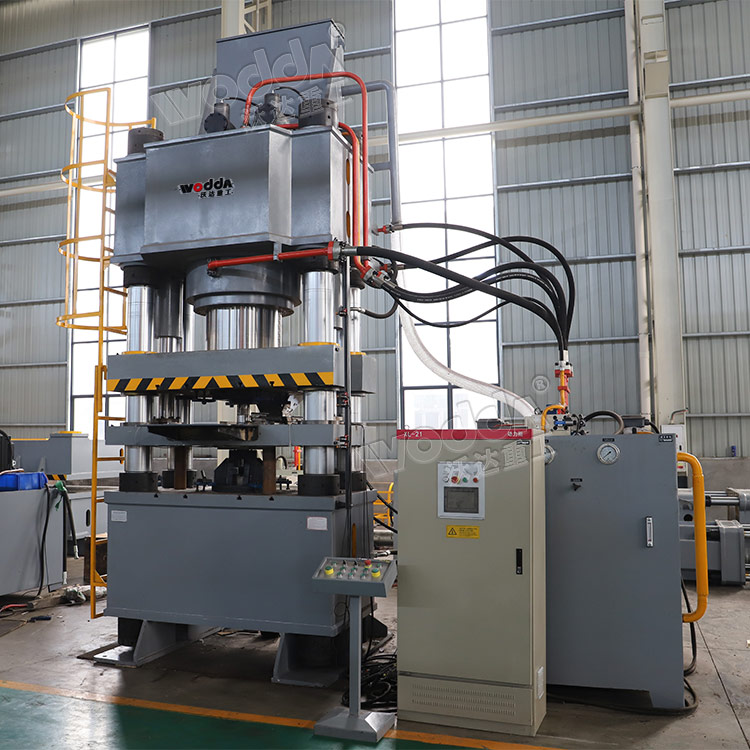 800噸鐵矽鋁(lǚ)磁芯成型液(ye)壓機車間試(shì)機