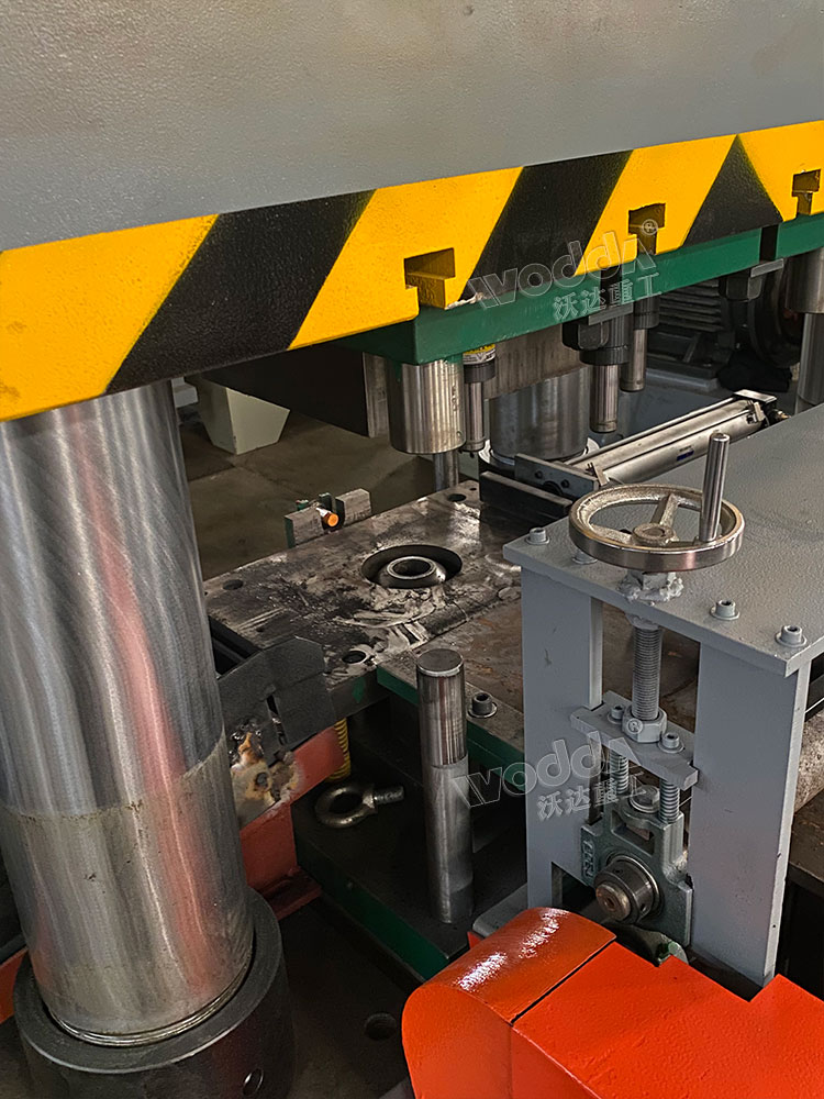 沖壓錨杆托(tuō)盤模具