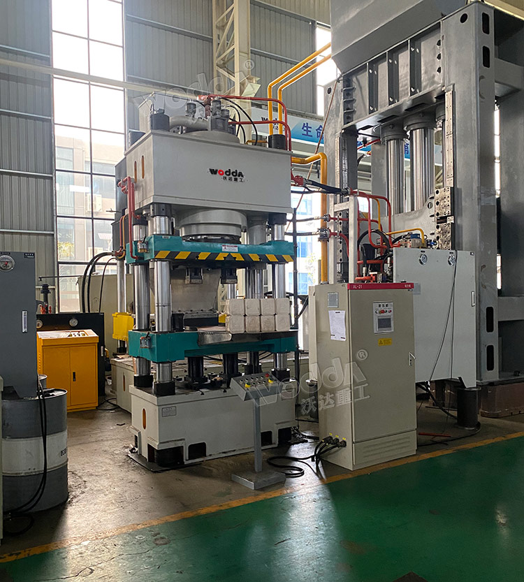 630噸牛羊(yáng)舔磚液壓機(jī)