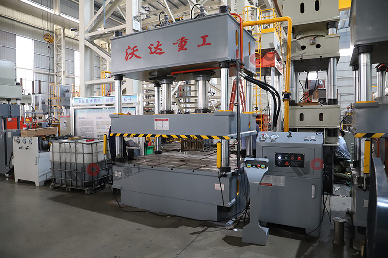 200噸(dun)三梁四柱液壓機(ji)