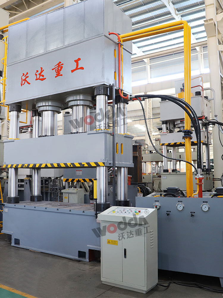 800噸四(sì)柱液壓機YQ32-800T