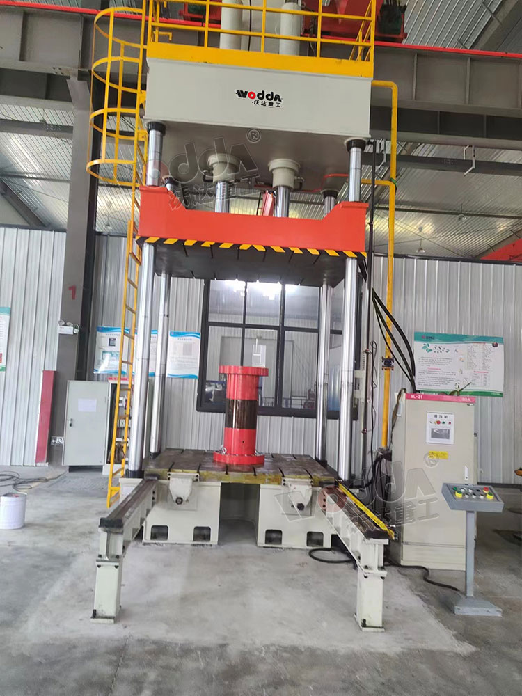 四(si)柱式200噸電機壓裝(zhuang)液壓機