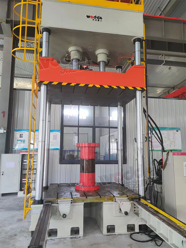 200噸(dun)三梁四柱液壓機(jī)試機