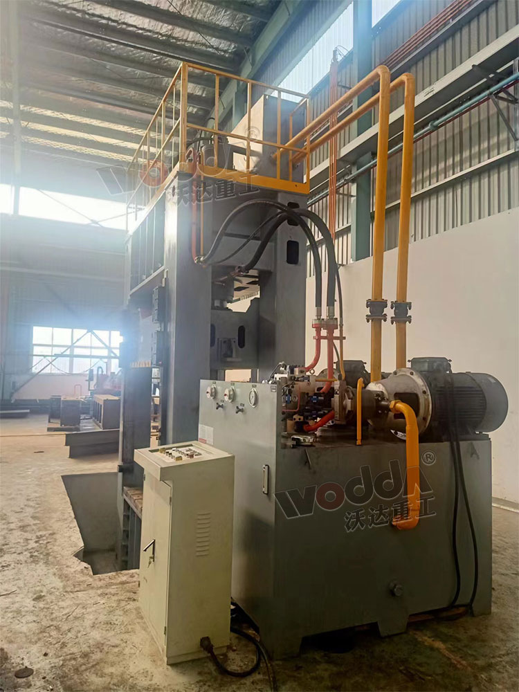 800噸框架液(yè)壓機安裝完成(chéng)