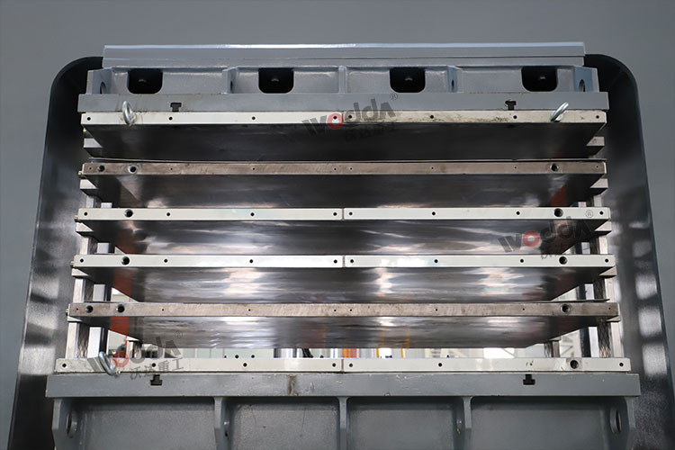 多(duo)層熱壓闆