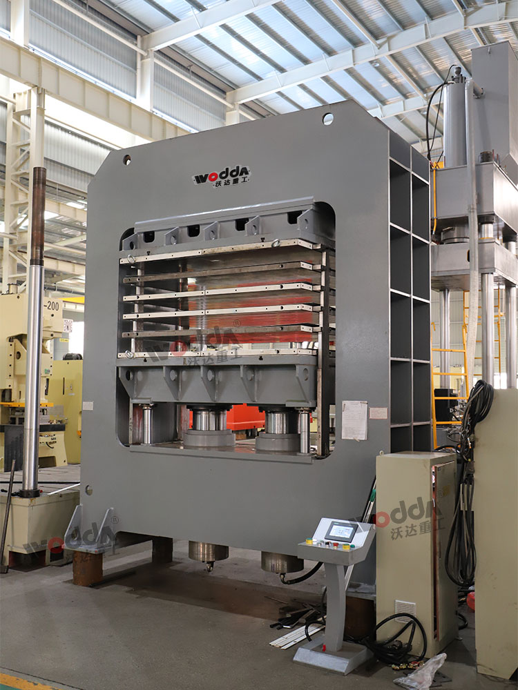 400噸龍門液壓(yā)機