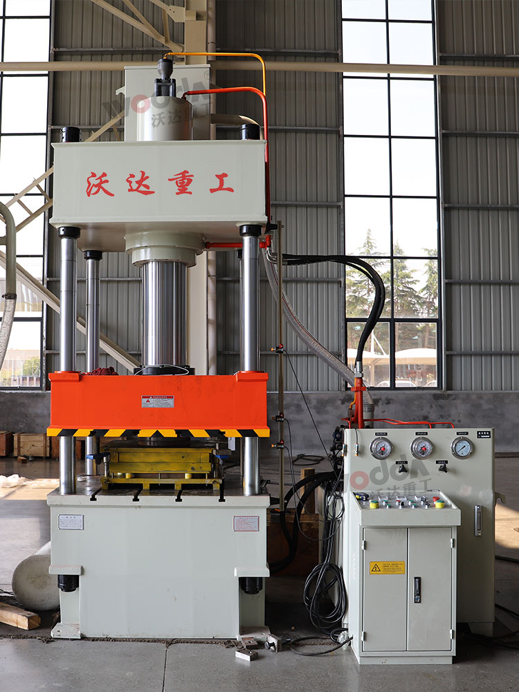 200噸三梁(liang)四柱沖壓機