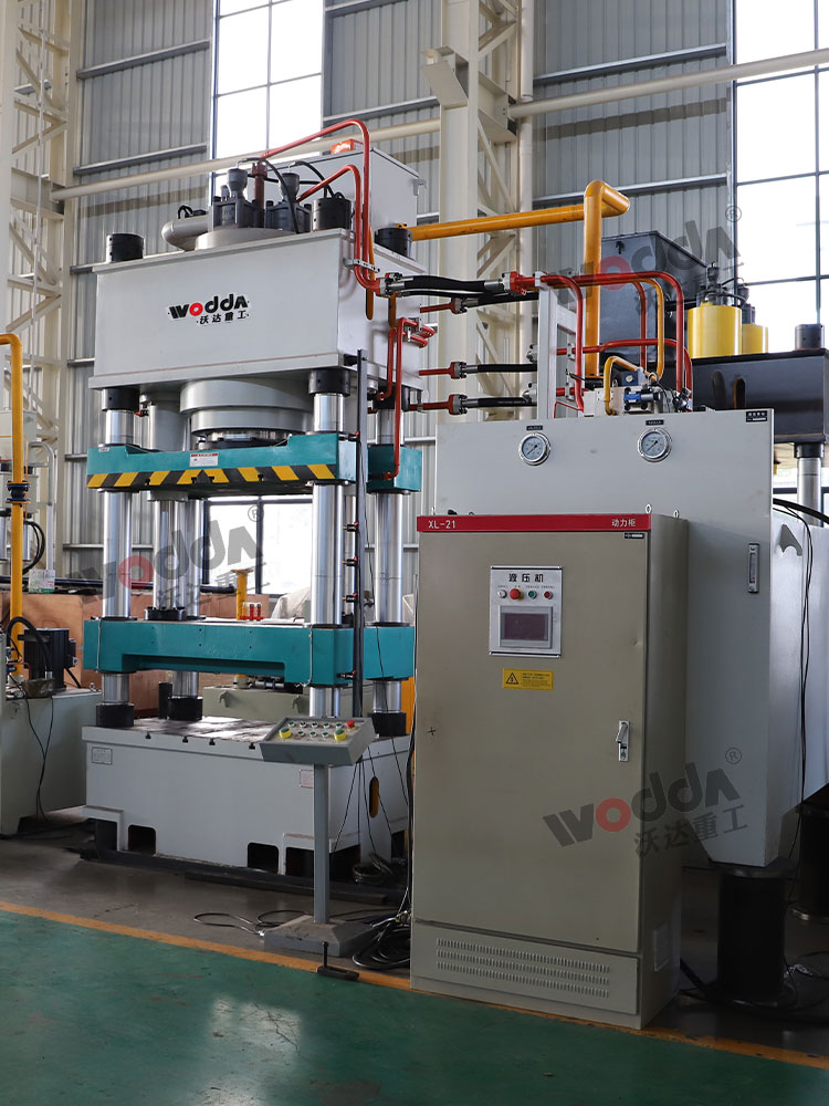 630噸全(quan)自動鹽(yan)磚機