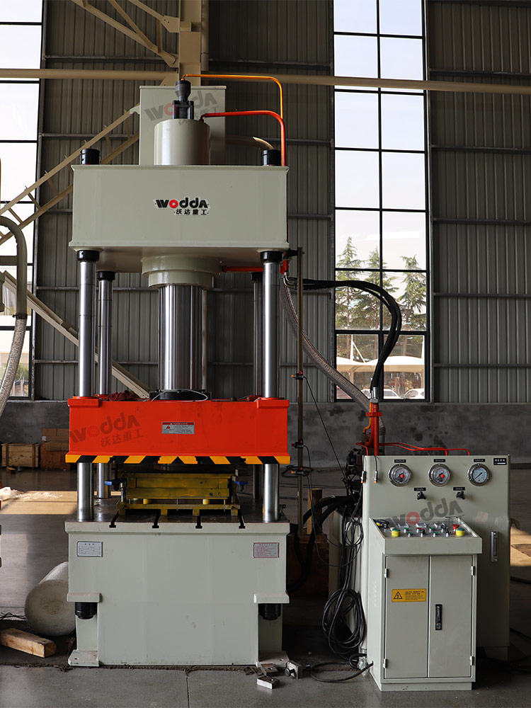 200噸四柱液(ye)壓機