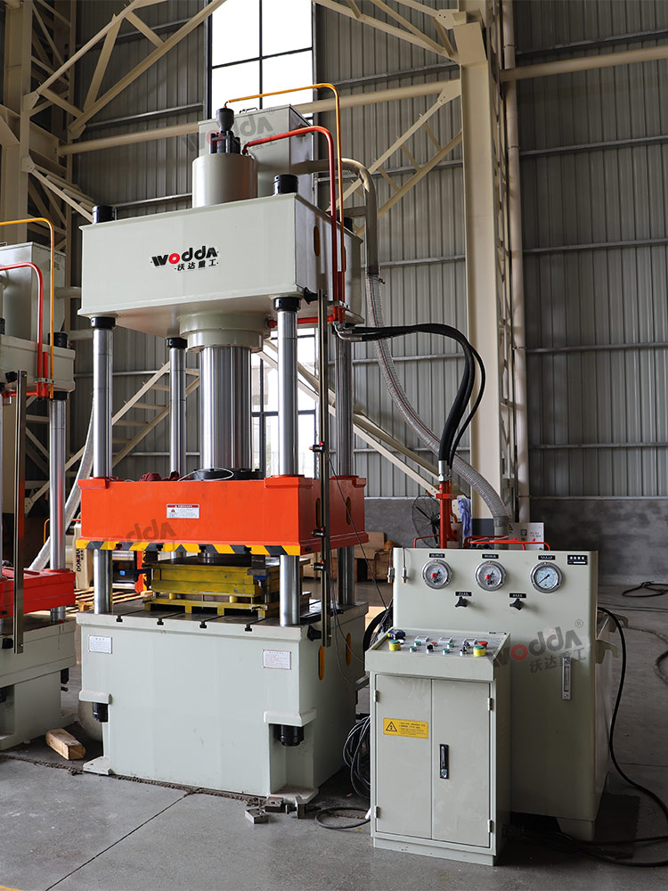 200噸不鏽(xiu)鋼闆拉伸液(yè)壓機