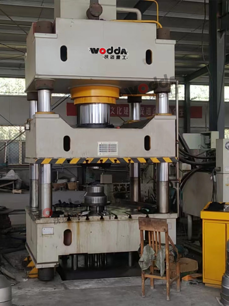 500噸(dun)不鏽鋼(gang)白酒桶(tong)封頭拉(la)伸機