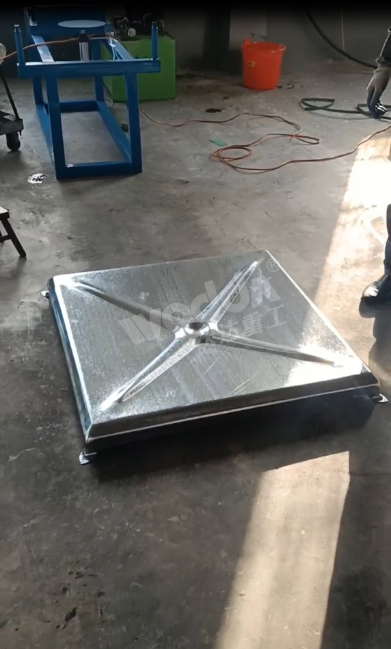 米(mi)字形不(bú)鏽鋼水(shui)箱闆拉(lā)伸件