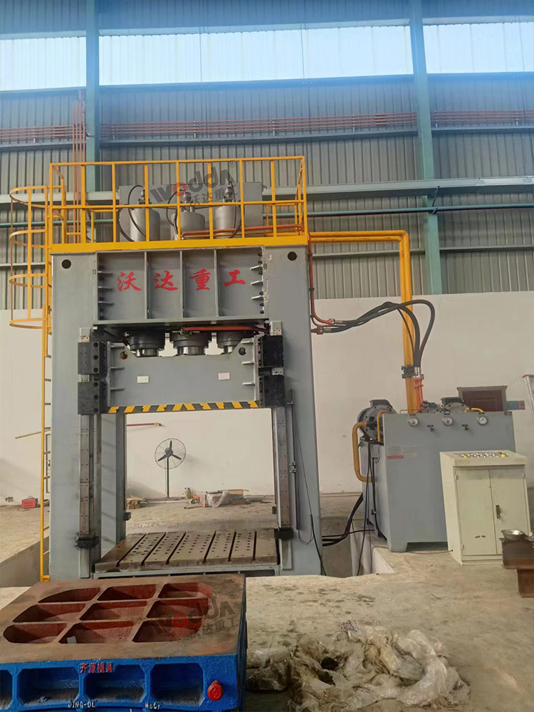 800噸(dun)框架式薄(bao)闆拉伸機(ji)