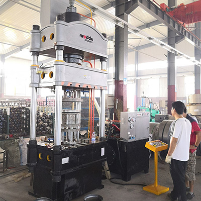 200噸封頭(tóu)液壓機(jī)