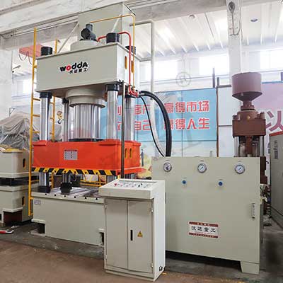 礦用錨杆托盤(pan)生産設備_630噸錨(máo)杆托盤成型液(ye)壓機