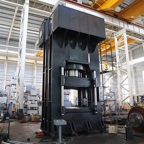 1800噸龍門框架(jià)式液壓機-木屑(xiè)托盤壓制設備(bèi)