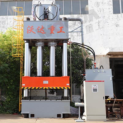 1500噸(dun)液壓機_1500噸三(san)梁四柱液壓(ya)機