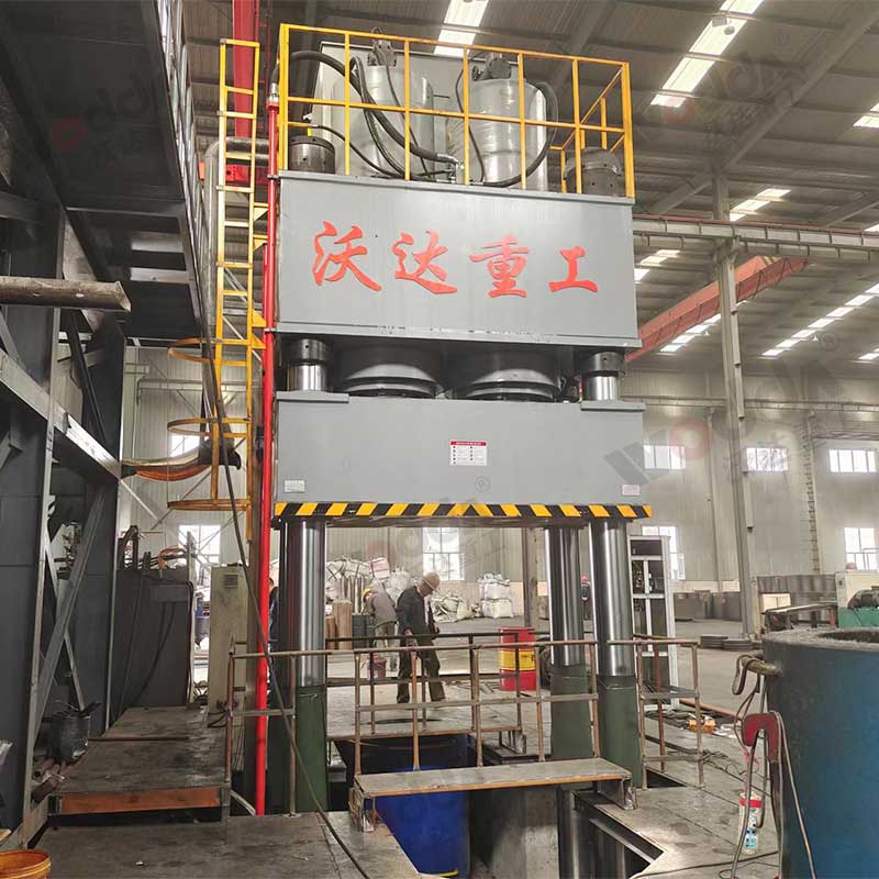 石墨坩埚(guo)液壓機