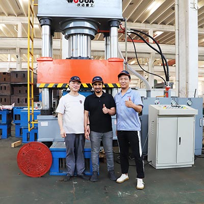 玻璃鋼複(fu)合樹脂井蓋(gai)熱壓成型液(yè)壓機