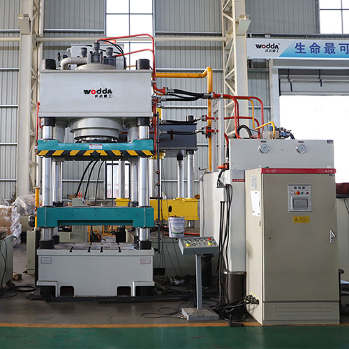 630噸牛羊舔(tian)磚液壓機_630噸(dun)四梁四柱液(yè)壓機